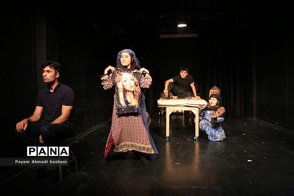 اجرای تئاتر «خروس»