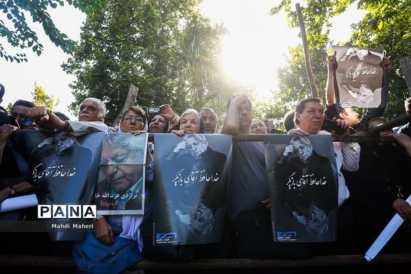 مراسم تشییع پیکر عزت‌الله انتظامی