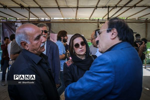 مراسم تشییع پیکر عزت‌الله انتظامی