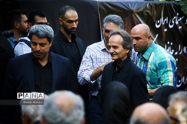 مراسم تشییع پیکر عزت‌الله انتظامی