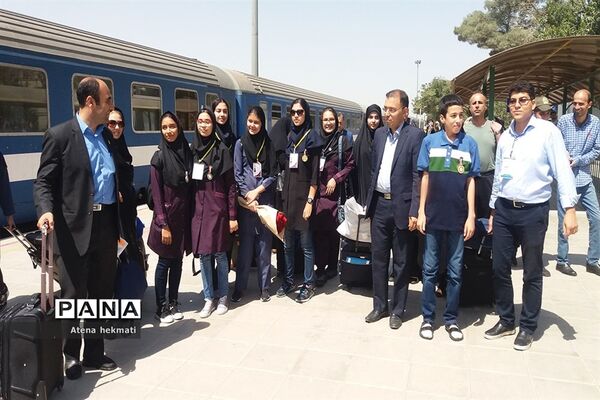 بازگشت سرفرازانه نخبگان کرجی از مسابقات علمی کاربردی خوارزمی در مشهد مقدس