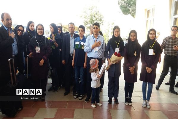 بازگشت سرفرازانه نخبگان کرجی از مسابقات علمی کاربردی خوارزمی در مشهد مقدس
