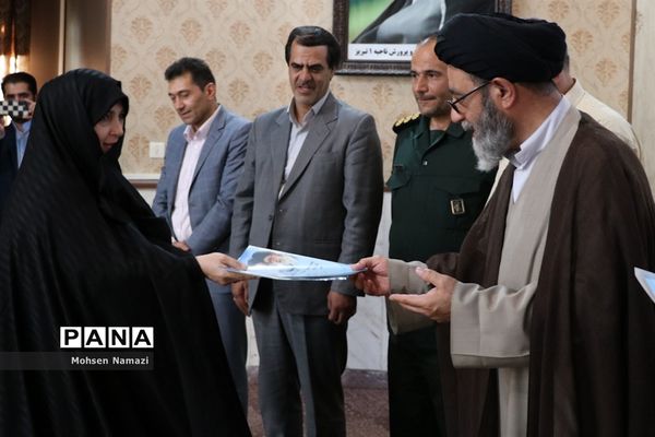 آیین تجلیل از 300نفر از ایثارگران ،جانبازان و آزادگان سرافراز فرهنگی