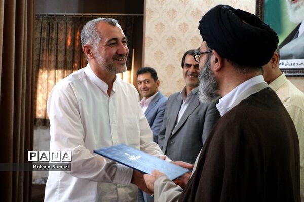 آیین تجلیل از 300نفر از ایثارگران ،جانبازان و آزادگان سرافراز فرهنگی