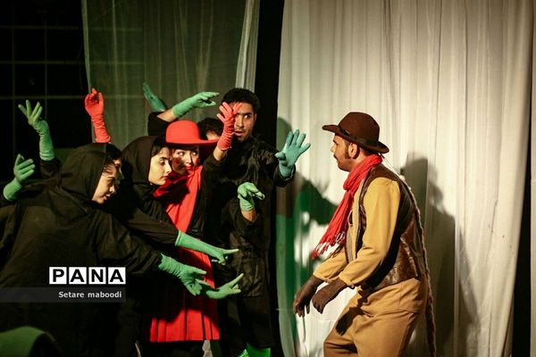 تئاتر از «اسب تا سیب»