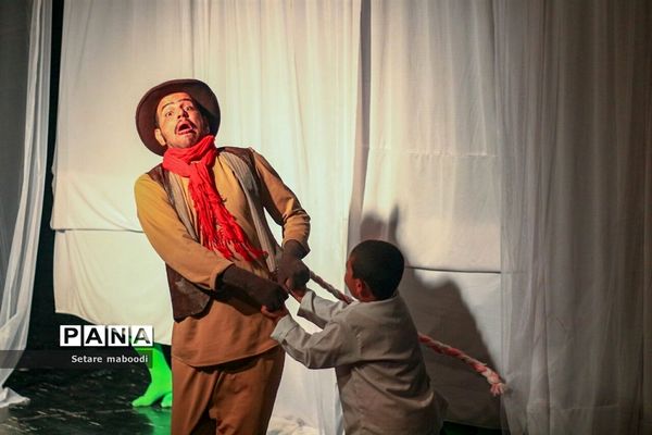 تئاتر از «اسب تا سیب»