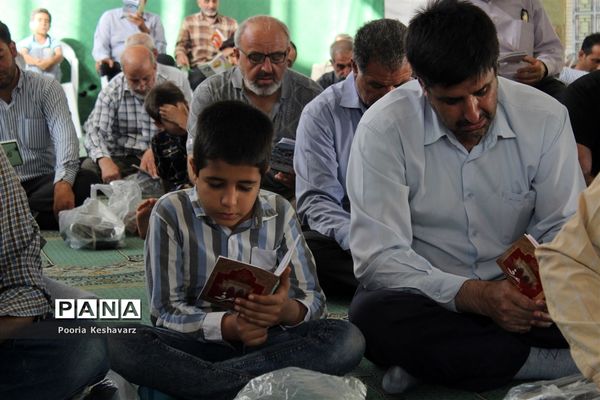 دور از عرفات، در جوار شهدا