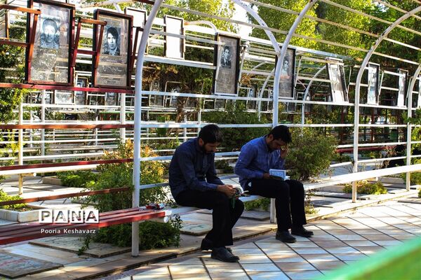 دور از عرفات، در جوار شهدا