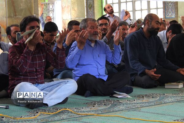 دور از عرفات، در جوار شهدا