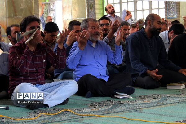 دور از عرفات، در جوار شهدا