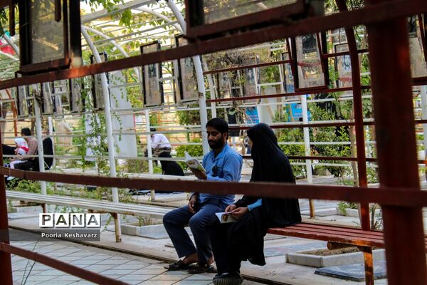دور از عرفات، در جوار شهدا
