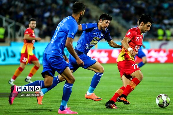دیدار تیم‎های استقلال تهران و فولاد خوزستان