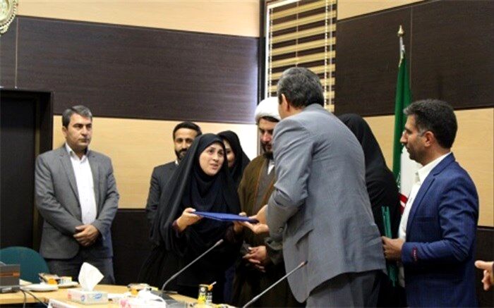 مراسم تجلیل از بانوان نویسنده شهرستان فیروزکوه برگزار شد