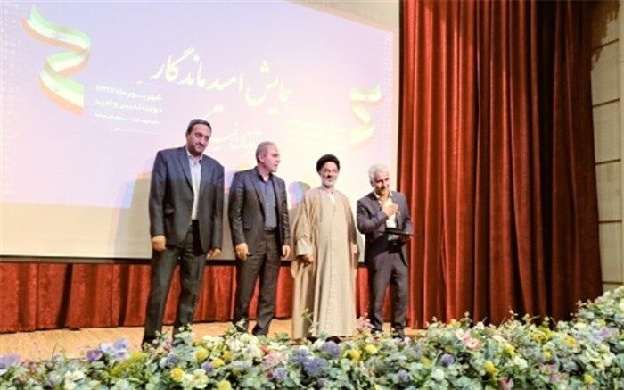 مدیر آموزش و پرورش فیروزکوه بعنوان مدیر نمونه انتخاب شد