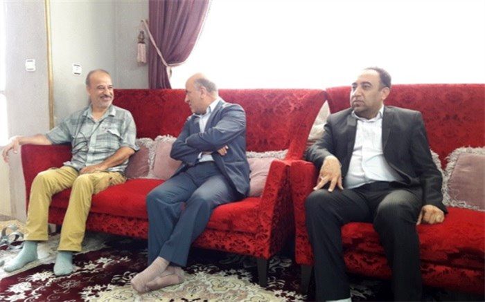 دیدار مدیر آموزش و پرورش  اسلامشهربا خانواده‌های معزز شهدا و ایثارگران
