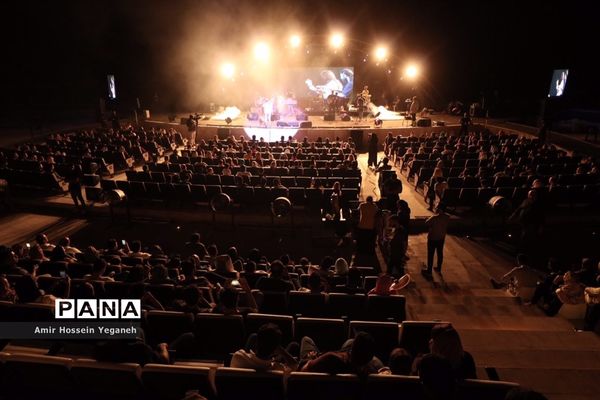 کنسرت مهدی یراحی در جزیره کیش