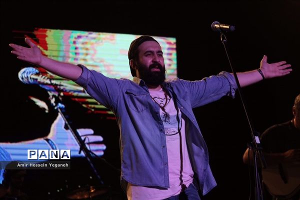 کنسرت مهدی یراحی در جزیره کیش