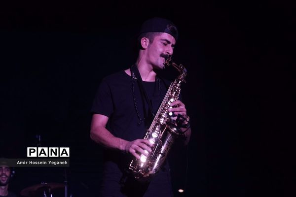 کنسرت مهدی یراحی در جزیره کیش