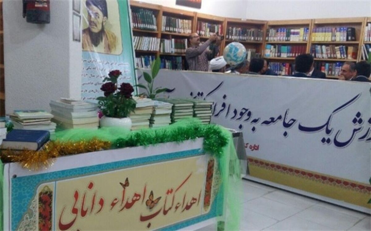 400  نسخه کتاب در مراسم گلریزان به کتابخانه‌های گنبد کاووس اهدا شد