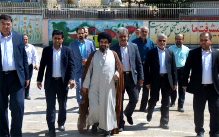 بازدید رئیس سازمان نوسازی از مدارس قدیمی منطقه پیربکران