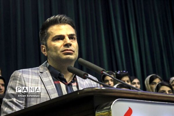 تجلیل از رتبه های زیر 1000 کنکور سراسری سال 97 آذربایجان شرقی