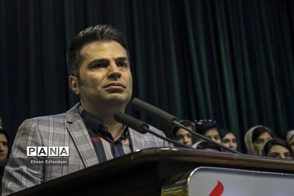 تجلیل از رتبه های زیر 1000 کنکور سراسری سال 97 آذربایجان شرقی