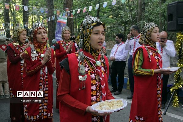 مراسم استقبال و پذیرش پیشتازان دختر در هشتمین اردوی ملی پیشتازان