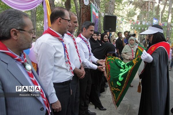 مراسم استقبال و پذیرش پیشتازان دختر در هشتمین اردوی ملی پیشتازان