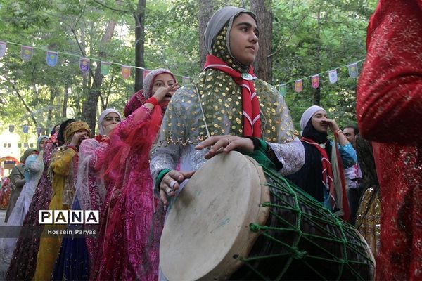 مراسم استقبال و پذیرش پیشتازان دختر در هشتمین اردوی ملی پیشتازان
