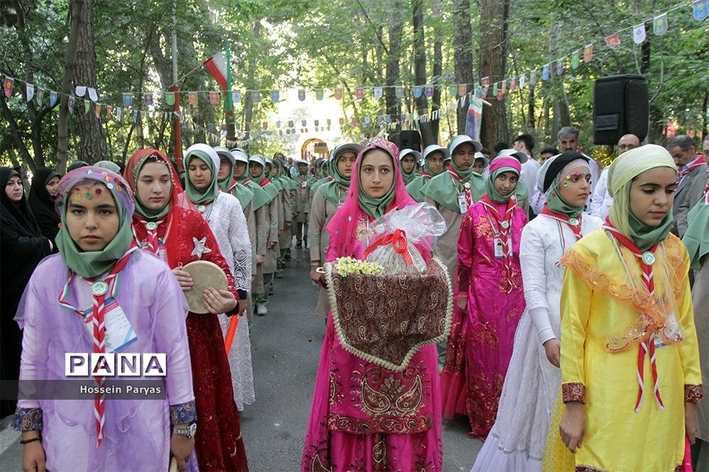 مراسم استقبال و پذیرش پیشتازان دختر در هشتمین اردوی ملی پیشتازان