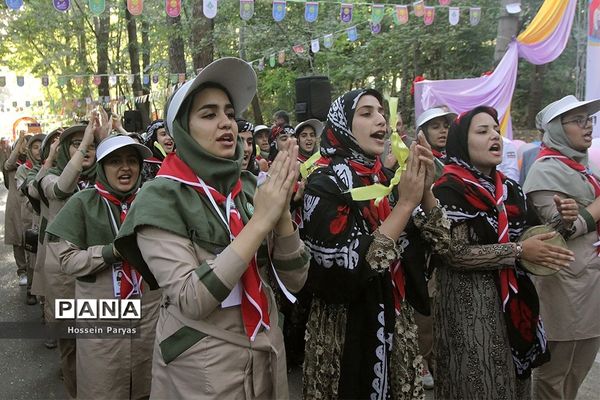 مراسم استقبال و پذیرش پیشتازان دختر در هشتمین اردوی ملی پیشتازان