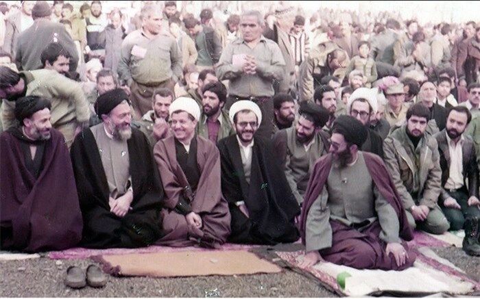 عکسی تاریخی از نمازجمعه تهران