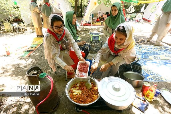 بازدید قائم مقام سازمان دانش آموزی از هشتمین اردوی ملی پیشتازان دختر