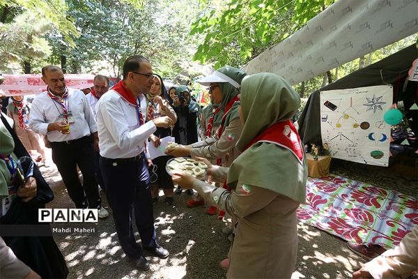 بازدید قائم مقام سازمان دانش آموزی از هشتمین اردوی ملی پیشتازان دختر