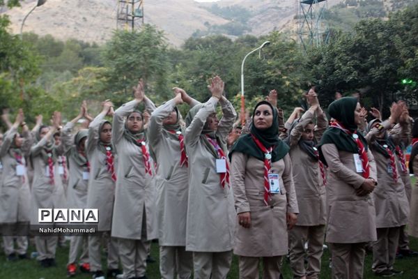 تمرین پیرامید دانش آموزان پیشتاز دختر در اردو ملی ۹۷