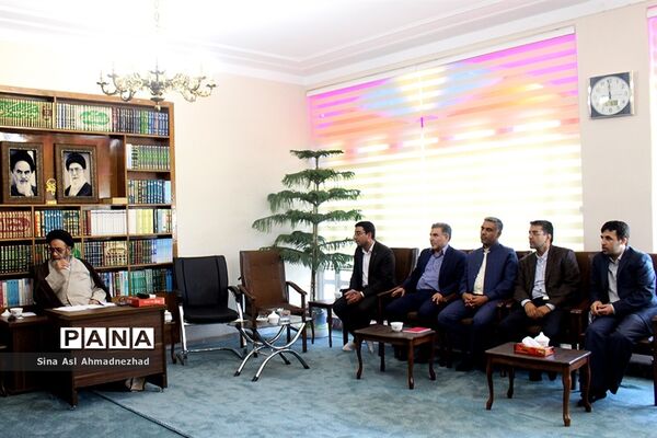 دیدار روسای ادارات قرآن ، عترت و نماز آموزش و پرورش  استان های کشور  با نماینده ولی فقیه در آذربایجان شرقی