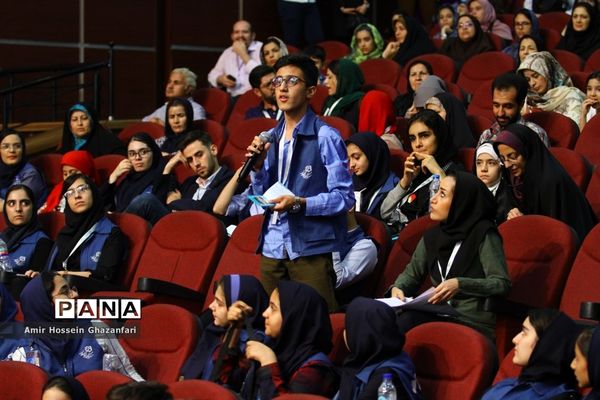 بزرگداشت فریال بهزاد در سی و یکمین جشنواره فیلم های کودکان و نوجوانان اصفهان