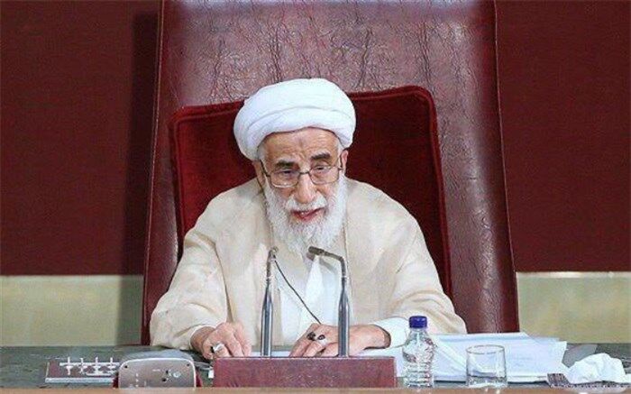 آیت‌الله جنتی: دشمنان قصد دارند ناکار‌آمدی همه دستگاه‌ها را پای رهبری بگذارند