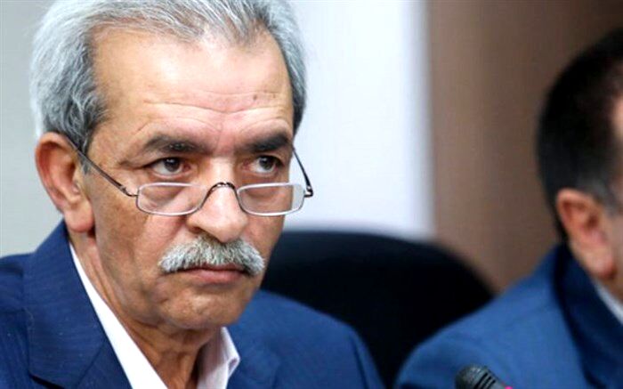 رئیس اتاق بازرگانی: به جای ارز ۴۲۰۰ تومانی یارانه نقدی بدهیم