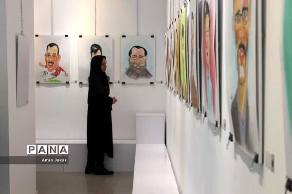 نمایشگاه کاریکاتور کارکنان آموزش و پرورش فارس