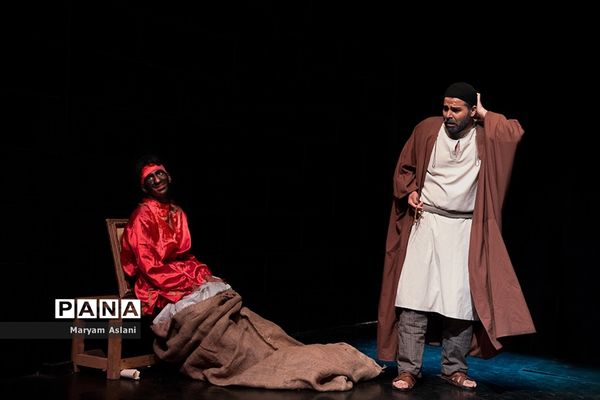 اجرای تئاتر«اگر شبی از شب‌های طهران مسافری»