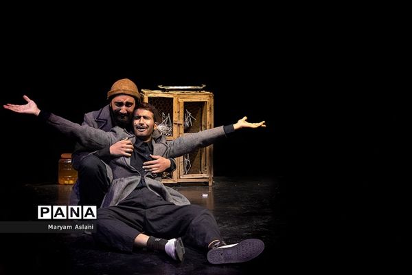 اجرای تئاتر«اگر شبی از شب‌های طهران مسافری»