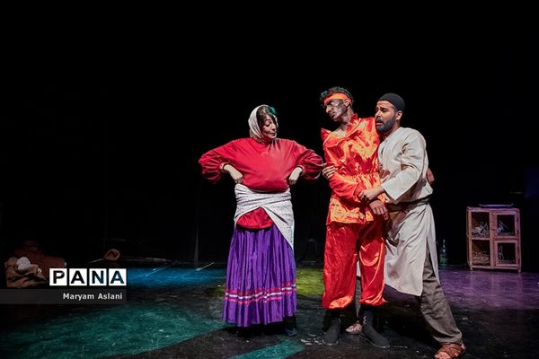 اجرای تئاتر«اگر شبی از شب‌های طهران مسافری»