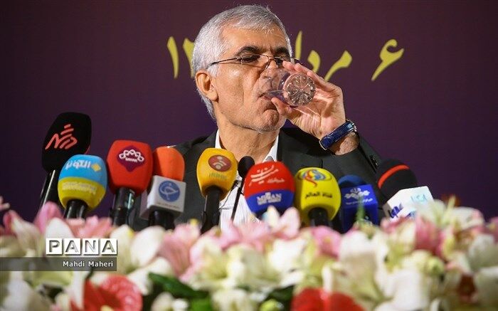 علت خودسوزی مقابل شهرداری تهران از زبان افشانی