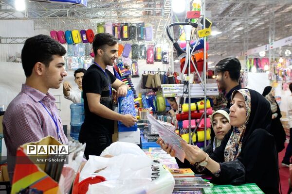 نمایشگاه لوازم التحریر و پوشاک در مصلی امام خمینی (ره)