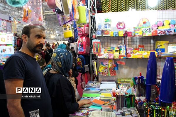 نمایشگاه لوازم التحریر و پوشاک در مصلی امام خمینی (ره)
