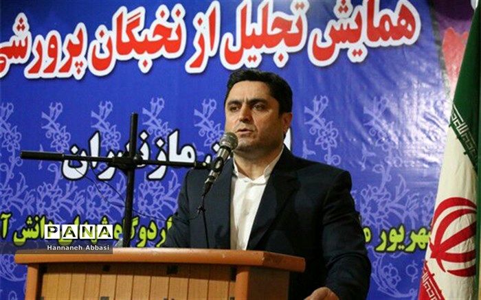 مسابقات فرهنگی و هنری راه شناخت استعدادهای دانش‌آموزان است