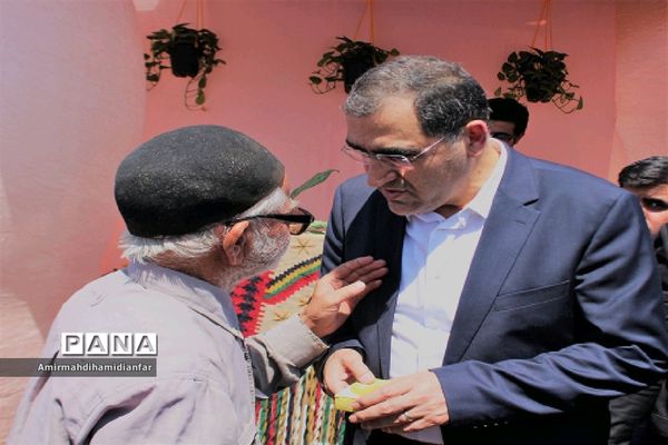 دیدار مردم سرایان با وزیر بهداشت