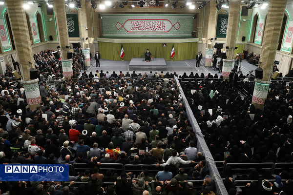 دیدار اقشار مردم با رهبر انقلاب به مناسبت چهل‌وهفتمین سالگرد پیروزی انقلاب اسلامی