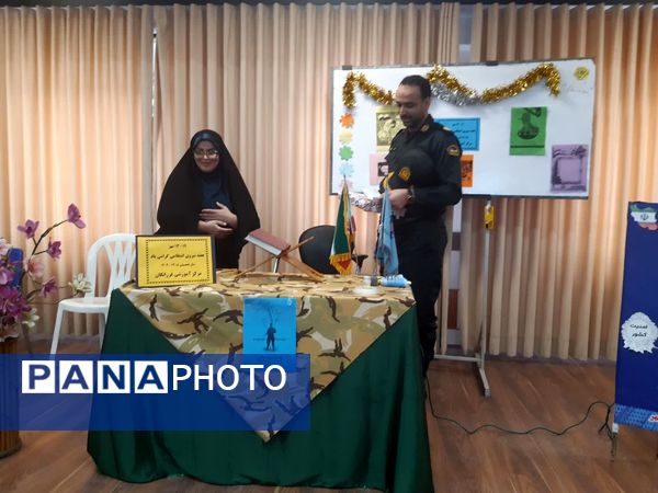 گرامیداشت هفته نیروی انتظامی در دبیرستان فرزانگان قائمشهر